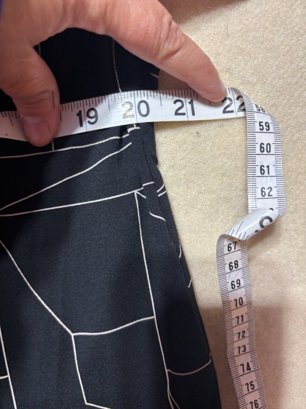 Reitmans Women's lrg Black Geometric Print V-Neck Blouse Short Sleeve Career C - Picture 6 of 8